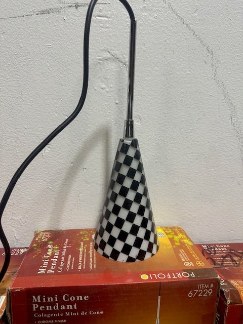 LOT OF 4 PORTFOLIO 67229 MINI CHECKER BOARD CONE PENDANT CIELING LAMPS - Second Life - Equipment - collection_name