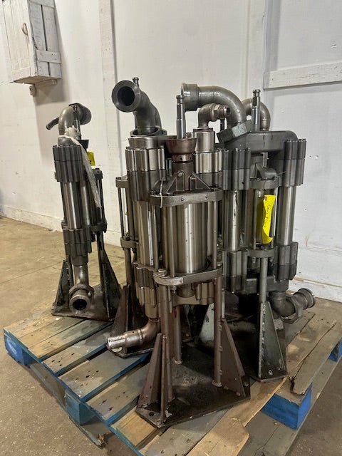 LOT OF 6 INDUSTRIAL GRACO 218 - 524 STAINLESS STEEL DISPLACEMENT PUMPS - Second Life - Equipment - collection_name