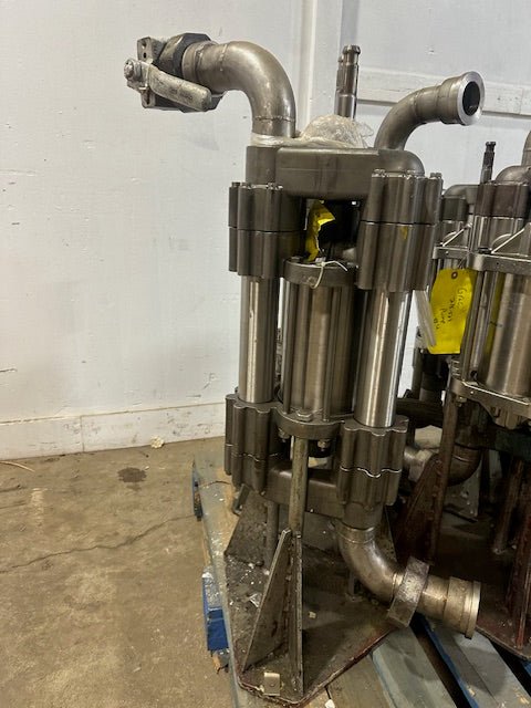LOT OF 6 INDUSTRIAL GRACO 218 - 524 STAINLESS STEEL DISPLACEMENT PUMPS - Second Life - Equipment - collection_name