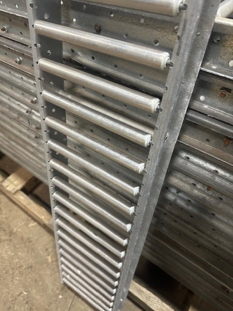LOT OF 61*UNEX SPAN TRACK 9.5"x89"GRAVITY ROLLER FLOW RACK CONVEYOR W/63 ADAPTERS - Second Life - Equipment - collection_name