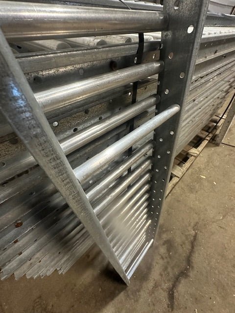LOT OF 61*UNEX SPAN TRACK 9.5"x89"GRAVITY ROLLER FLOW RACK CONVEYOR W/63 ADAPTERS - Second Life - Equipment - collection_name