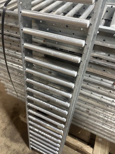 LOT OF 61*UNEX SPAN TRACK 9.5"x89"GRAVITY ROLLER FLOW RACK CONVEYOR W/63 ADAPTERS - Second Life - Equipment - collection_name