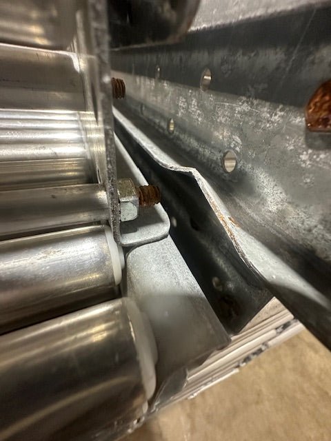 LOT OF 82*UNEX SPAN TRACK 9.5"x90"GRAVITY ROLLER FLOW RACK CONVEYOR W/68 CONNECTION ADAPTERS - Second Life - Equipment - collection_name
