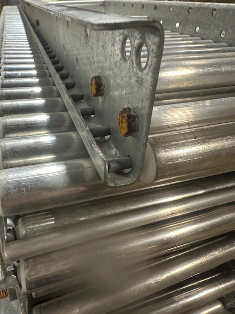 LOT OF 82*UNEX SPAN TRACK 9.5"x90"GRAVITY ROLLER FLOW RACK CONVEYOR W/68 CONNECTION ADAPTERS - Second Life - Equipment - collection_name