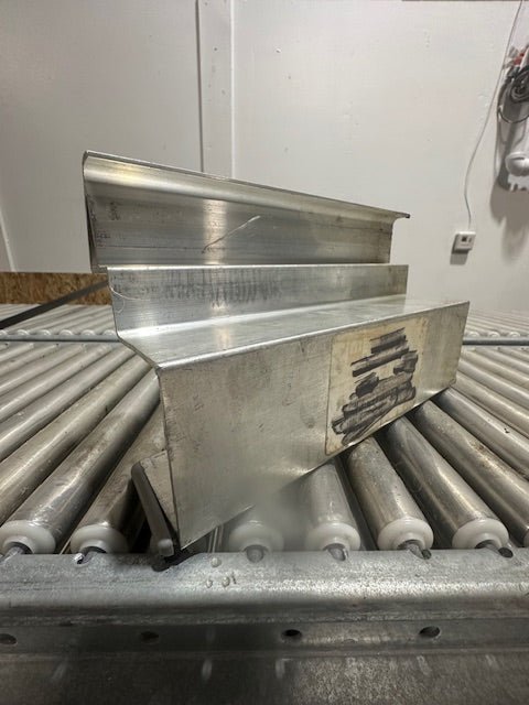 LOT OF 82*UNEX SPAN TRACK 9.5"x90"GRAVITY ROLLER FLOW RACK CONVEYOR W/68 CONNECTION ADAPTERS - Second Life - Equipment - collection_name