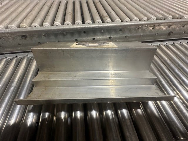 LOT OF 82*UNEX SPAN TRACK 9.5"x90"GRAVITY ROLLER FLOW RACK CONVEYOR W/68 CONNECTION ADAPTERS - Second Life - Equipment - collection_name