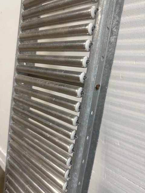 LOT OF 82*UNEX SPAN TRACK 9.5"x90"GRAVITY ROLLER FLOW RACK CONVEYOR W/68 CONNECTION ADAPTERS - Second Life - Equipment - collection_name