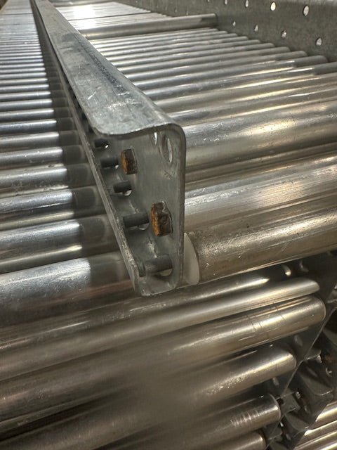 LOT OF 82*UNEX SPAN TRACK 9.5"x90"GRAVITY ROLLER FLOW RACK CONVEYOR W/68 CONNECTION ADAPTERS - Second Life - Equipment - collection_name