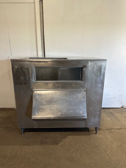 "MANITOWOC" H.D COMMERCIAL 53"H x 56"W x 39"D ICE BIN ON LEGS - Second Life - Equipment - collection_name