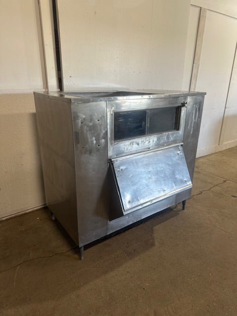"MANITOWOC" H.D COMMERCIAL 53"H x 56"W x 39"D ICE BIN ON LEGS - Second Life - Equipment - collection_name