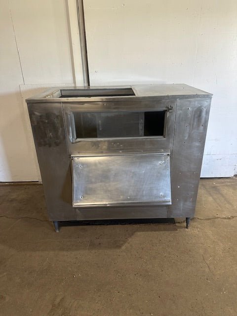 "MANITOWOC" H.D COMMERCIAL 53"H x 56"W x 39"D ICE BIN ON LEGS - Second Life - Equipment - collection_name