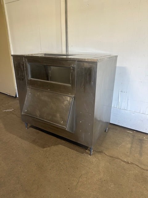 "MANITOWOC" H.D COMMERCIAL 53"H x 56"W x 39"D ICE BIN ON LEGS - Second Life - Equipment - collection_name
