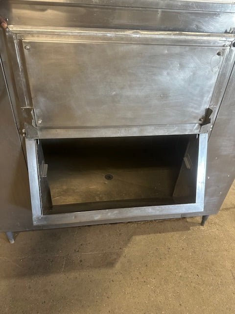 "MANITOWOC" H.D COMMERCIAL 53"H x 56"W x 39"D ICE BIN ON LEGS - Second Life - Equipment - collection_name