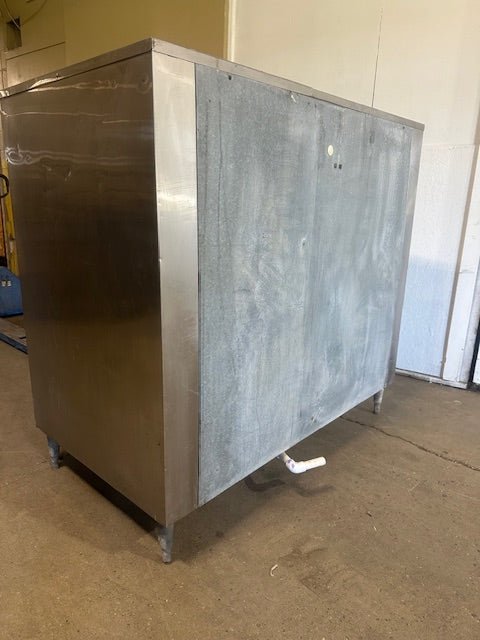 "MANITOWOC" H.D COMMERCIAL 53"H x 56"W x 39"D ICE BIN ON LEGS - Second Life - Equipment - collection_name