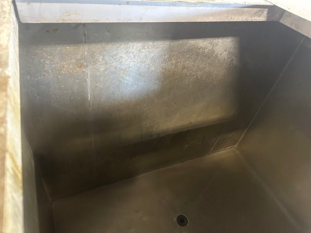 "MANITOWOC" H.D COMMERCIAL 53"H x 56"W x 39"D ICE BIN ON LEGS - Second Life - Equipment - collection_name