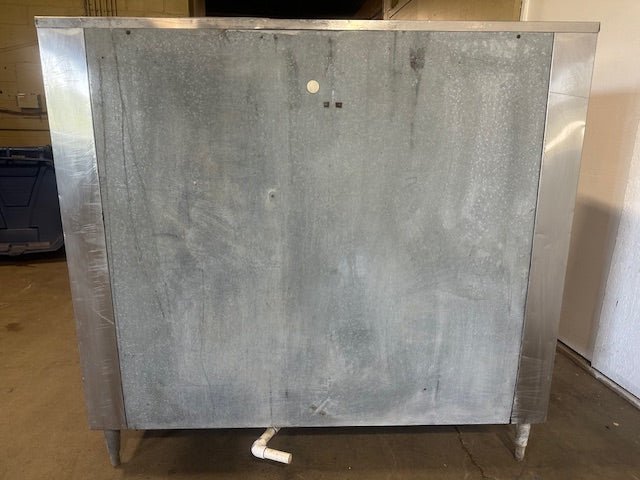"MANITOWOC" H.D COMMERCIAL 53"H x 56"W x 39"D ICE BIN ON LEGS - Second Life - Equipment - collection_name