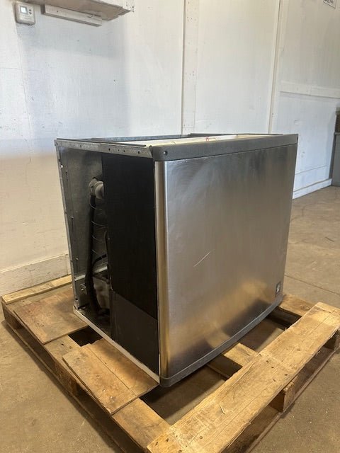 "MANITOWOC QY1005W" COMMERCIAL 208 - 230V 1PH WATER COOLED ICE MACHINE - Second Life - Equipment - collection_name