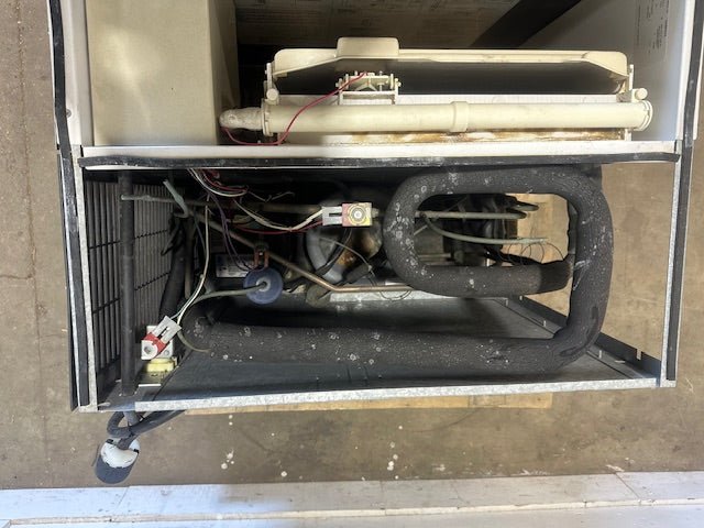 "MANITOWOC QY1005W" COMMERCIAL 208 - 230V 1PH WATER COOLED ICE MACHINE - Second Life - Equipment - collection_name