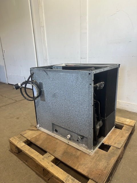 "MANITOWOC QY1005W" COMMERCIAL 208 - 230V 1PH WATER COOLED ICE MACHINE - Second Life - Equipment - collection_name