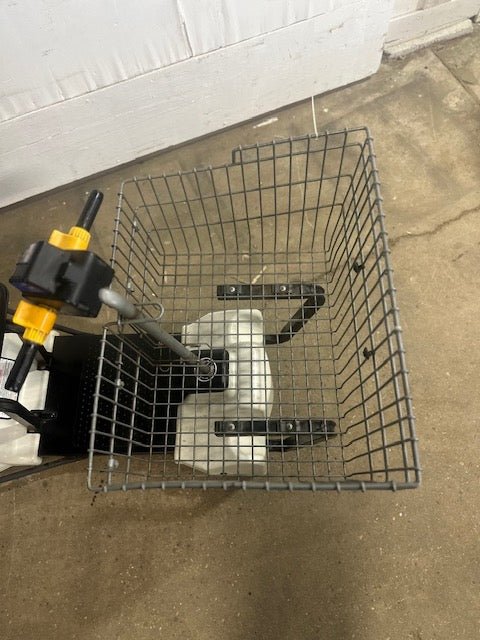 "MART CART MODEL 63"ELECTRIC HANDICAP/SHOPPING CART RECHARABLE BATTERY 550LB MAX - Second Life - Equipment - collection_name