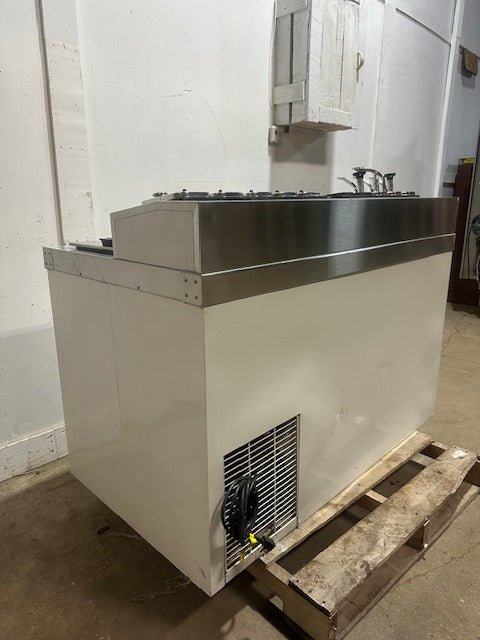 "MASTER - BILT"COMMERCIAL FLIP LID ICE CREAM DIPPING CABINET W/ TOPPING/SYRUP RAIL - Second Life - Equipment - collection_name