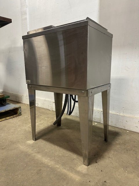 "McCANN 96 - 1100 - 8" 1522 FREESTANDING POST - MIX COLD PLATE/ICE BIN W/STAND, 60LBS - Second Life - Equipment - collection_name