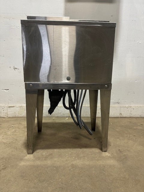"McCANN 96 - 1100 - 8" 1522 FREESTANDING POST - MIX COLD PLATE/ICE BIN W/STAND, 60LBS - Second Life - Equipment - collection_name