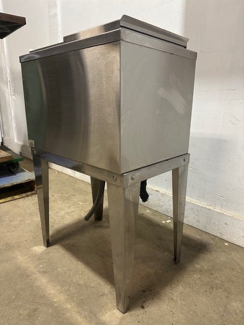 "McCANN 96 - 1100 - 8" 1522 FREESTANDING POST - MIX COLD PLATE/ICE BIN W/STAND, 60LBS - Second Life - Equipment - collection_name