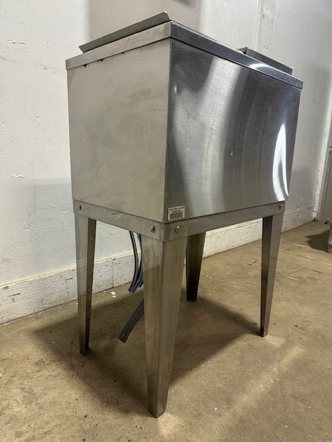 "McCANN 96 - 1100 - 8" 1522 FREESTANDING POST - MIX COLD PLATE/ICE BIN W/STAND, 60LBS - Second Life - Equipment - collection_name