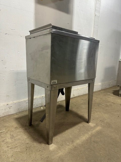 "McCANN 96 - 1100 - 8" 1522 FREESTANDING POST - MIX COLD PLATE/ICE BIN W/STAND, 60LBS - Second Life - Equipment - collection_name