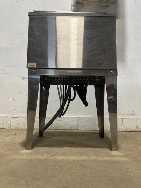 "McCANN 96 - 1100 - 8" 1522 FREESTANDING POST - MIX COLD PLATE/ICE BIN W/STAND, 60LBS - Second Life - Equipment - collection_name