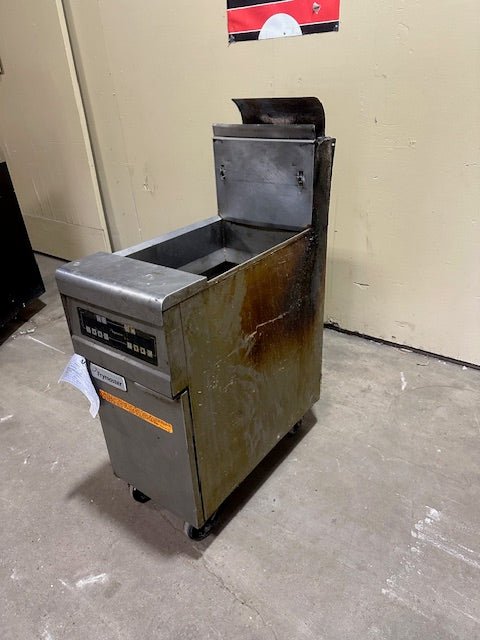 ***MECHANIC SPECIAL*** FRYMASTER HEAVY DUTY COMMERCIAL NATURAL GAS FRYER WITH DIGITAL READ OUT - UNCLEANED - Bargains R Ours - #collection_name#