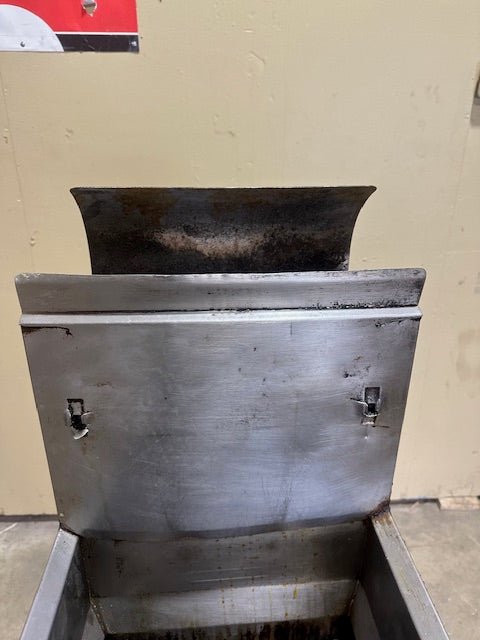 ***MECHANIC SPECIAL*** FRYMASTER HEAVY DUTY COMMERCIAL NATURAL GAS FRYER WITH DIGITAL READ OUT - UNCLEANED - Bargains R Ours - #collection_name#