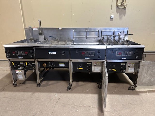 ***MECHANIC SPECIAL*** GILES HEAVY DUTY COMMERCIAL STAINLESS STEEL ELECTRIC FRYER WITH BASKETS AND SCOOP AUTOMATIC LIFT - Bargains R Ours - #collection_name#