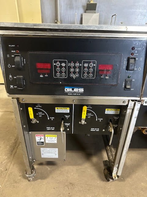 ***MECHANIC SPECIAL*** GILES HEAVY DUTY COMMERCIAL STAINLESS STEEL ELECTRIC FRYER WITH BASKETS AND SCOOP AUTOMATIC LIFT - Bargains R Ours - #collection_name#