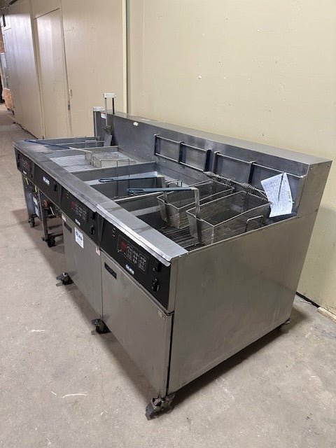 ***MECHANIC SPECIAL*** GILES HEAVY DUTY COMMERCIAL STAINLESS STEEL ELECTRIC FRYER WITH BASKETS AND SCOOP AUTOMATIC LIFT - Bargains R Ours - #collection_name#