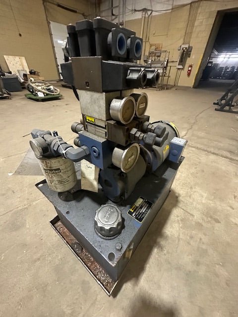 ***MECHANIC SPECIAL*** PARKER INDUSTRIES HYDRO POWER PUMP UNIT 14 GALLON TANK, BREAKER BOX MOTOR PUMP & FUEL TANK ON METAL ROLLING CART - Bargains R Ours - #collection_name#