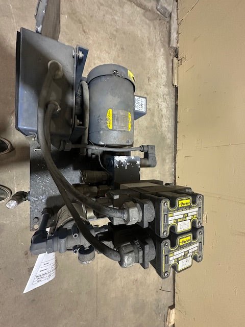 ***MECHANIC SPECIAL*** PARKER INDUSTRIES HYDRO POWER PUMP UNIT 14 GALLON TANK, BREAKER BOX MOTOR PUMP & FUEL TANK ON METAL ROLLING CART - Bargains R Ours - #collection_name#