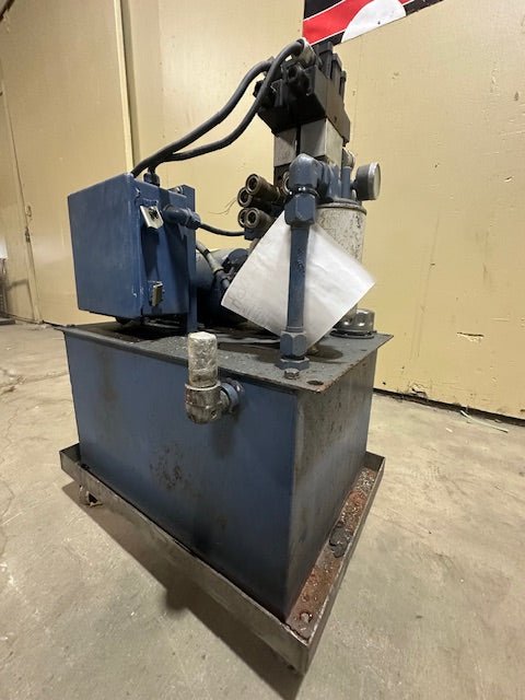 ***MECHANIC SPECIAL*** PARKER INDUSTRIES HYDRO POWER PUMP UNIT 14 GALLON TANK, BREAKER BOX MOTOR PUMP & FUEL TANK ON METAL ROLLING CART - Bargains R Ours - #collection_name#