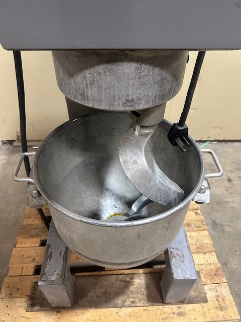 ***MECHANIC SPECIAL*** VULCAN 60 QUART 4 SPEED MIXER WITH BOWL AND J HOOK AUTOMIX - Bargains R Ours - #collection_name#