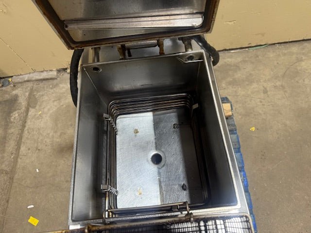 ****MECHANICS SPECIALS****"HENNY PENNY" ELECTRIC PRESSURE FRYER - Bargains R Ours - #collection_name#