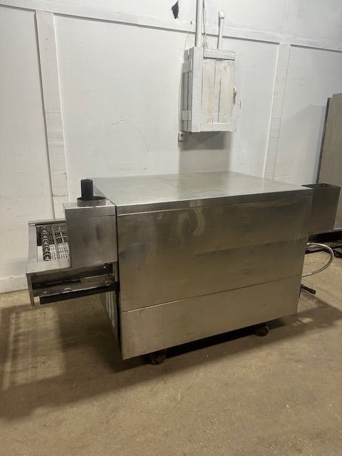 MIDDLEBY MARSHALL NATURAL GAS PIZZA OVEN WITH CONVEYOR ON CASTERS - Second Life - Equipment - collection_name