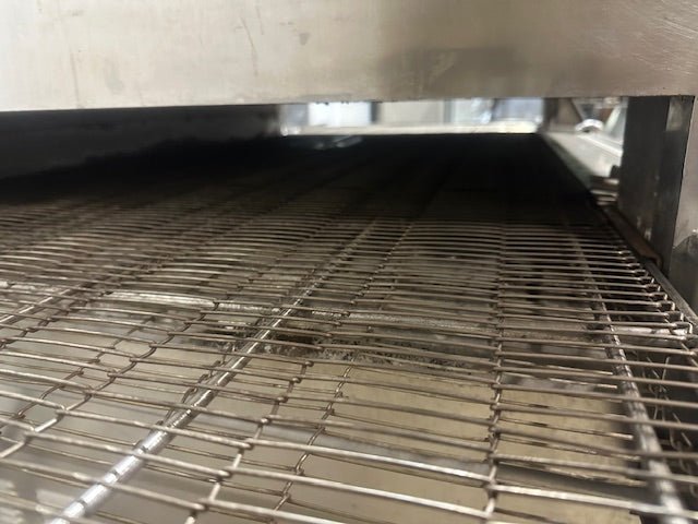 MIDDLEBY MARSHALL NATURAL GAS PIZZA OVEN WITH CONVEYOR ON CASTERS - Second Life - Equipment - collection_name