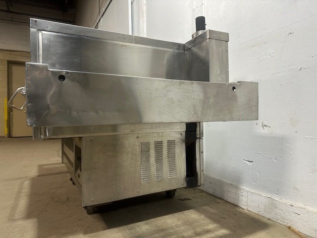 MIDDLEBY MARSHALL NATURAL GAS PIZZA OVEN WITH CONVEYOR ON CASTERS - Second Life - Equipment - collection_name