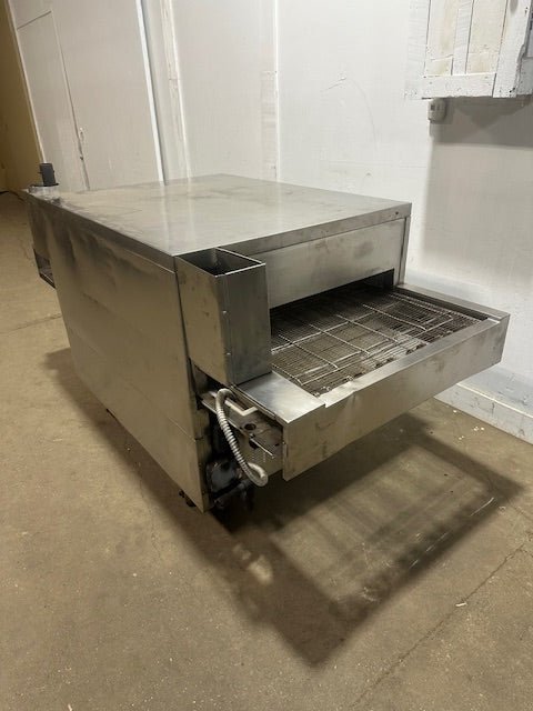 MIDDLEBY MARSHALL NATURAL GAS PIZZA OVEN WITH CONVEYOR ON CASTERS - Second Life - Equipment - collection_name