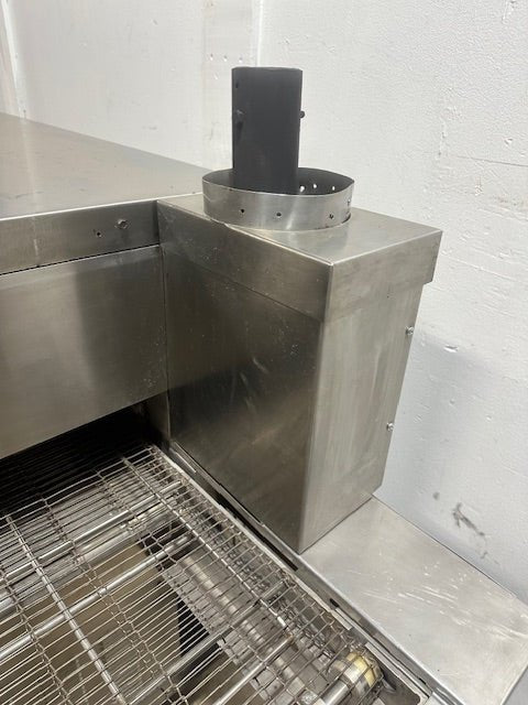 MIDDLEBY MARSHALL NATURAL GAS PIZZA OVEN WITH CONVEYOR ON CASTERS - Second Life - Equipment - collection_name