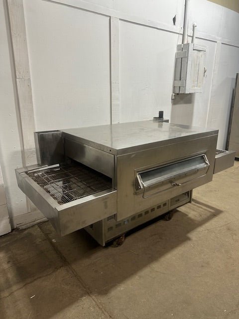 MIDDLEBY MARSHALL NATURAL GAS PIZZA OVEN WITH CONVEYOR ON CASTERS - Second Life - Equipment - collection_name