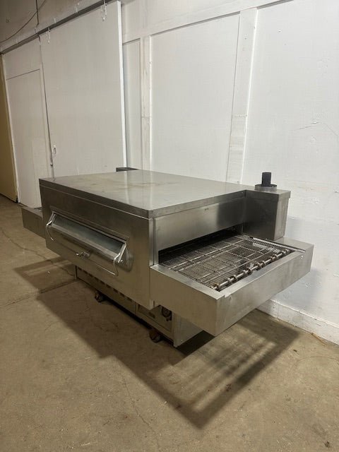 MIDDLEBY MARSHALL NATURAL GAS PIZZA OVEN WITH CONVEYOR ON CASTERS - Second Life - Equipment - collection_name