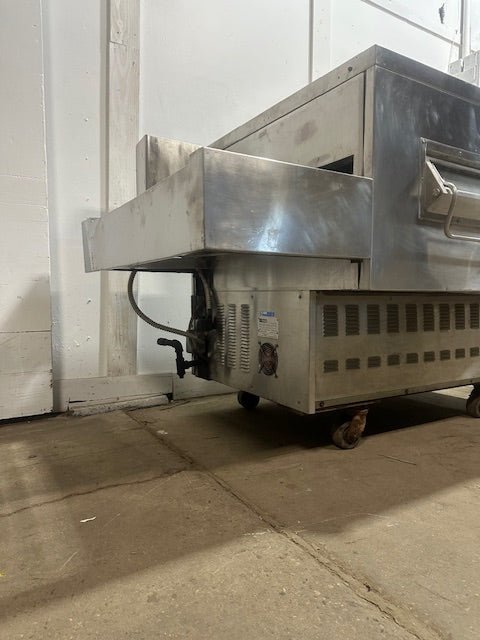 MIDDLEBY MARSHALL NATURAL GAS PIZZA OVEN WITH CONVEYOR ON CASTERS - Second Life - Equipment - collection_name