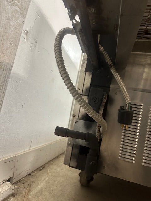 MIDDLEBY MARSHALL NATURAL GAS PIZZA OVEN WITH CONVEYOR ON CASTERS - Second Life - Equipment - collection_name